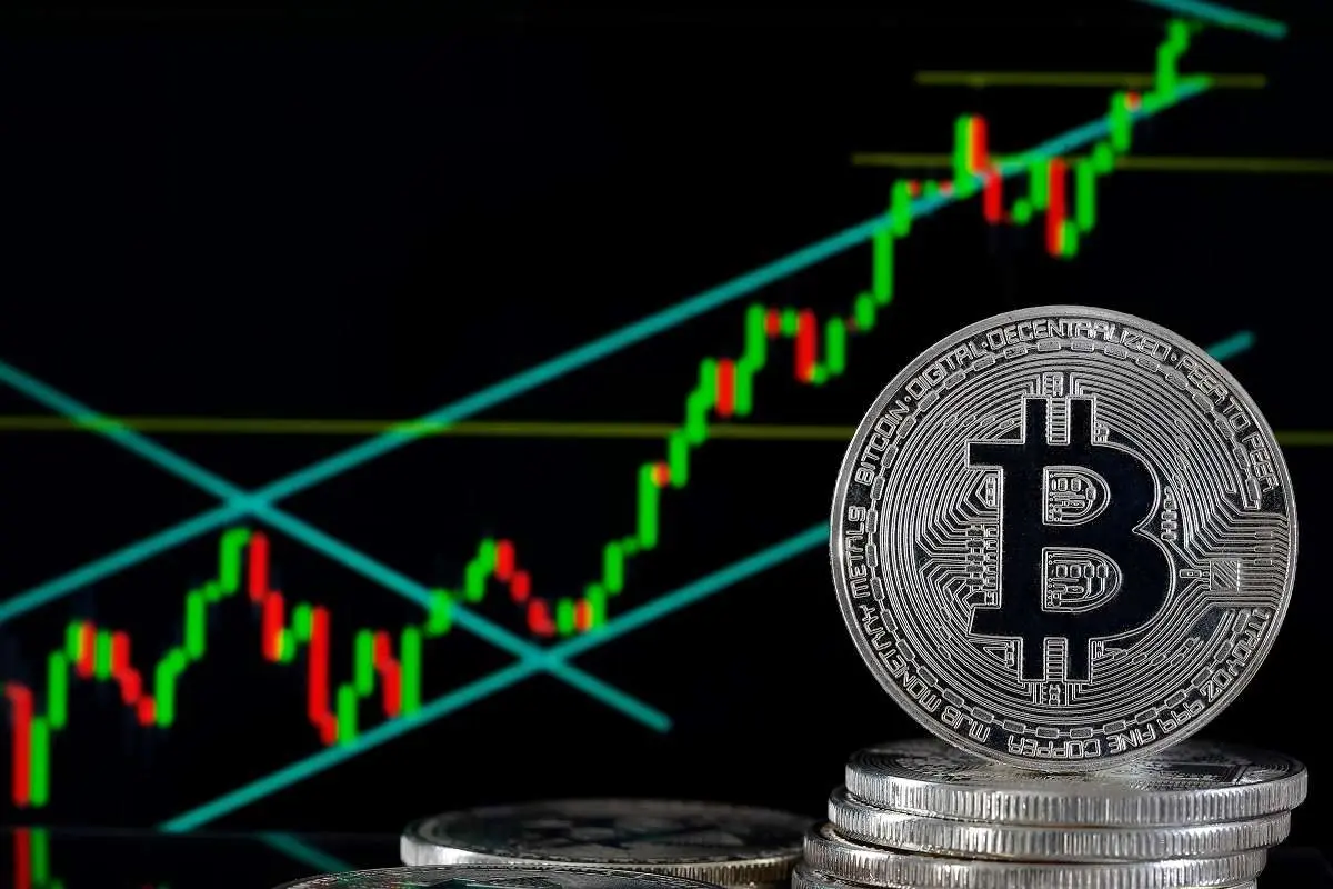 بیت‌کوین در قله ۱۲۳ هزار دلار