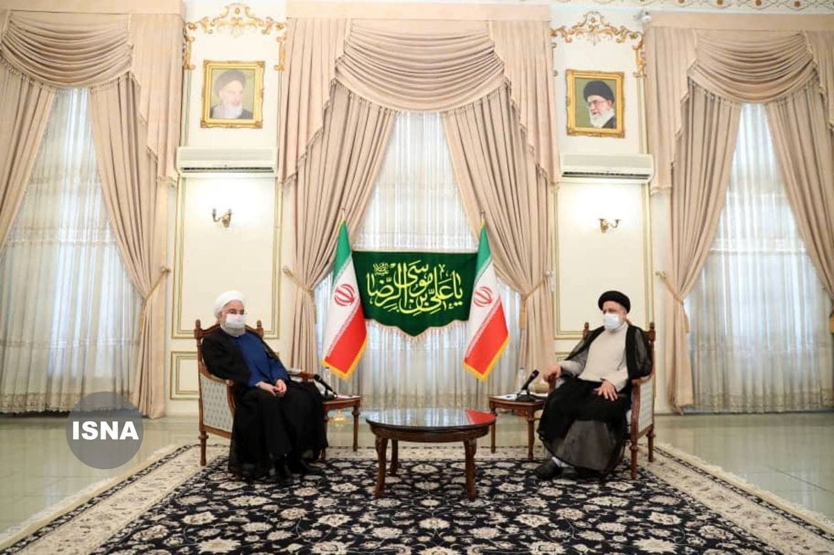 تصویری از حضور روحانی در دفتر رییسی پس از پیروزی