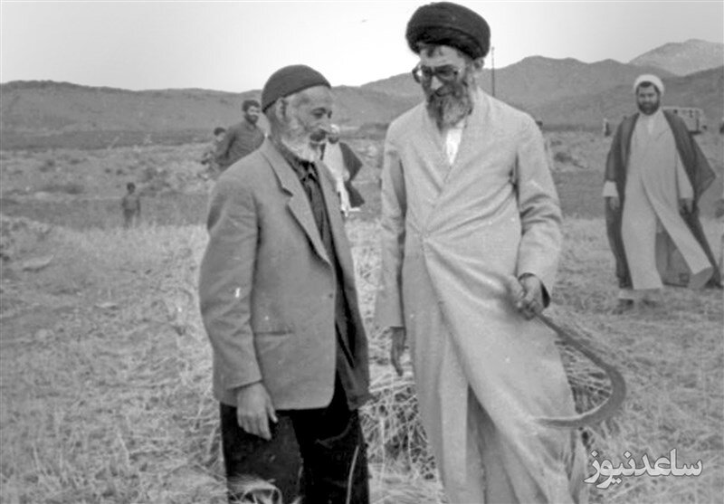 خامنه‌ای داس به دست