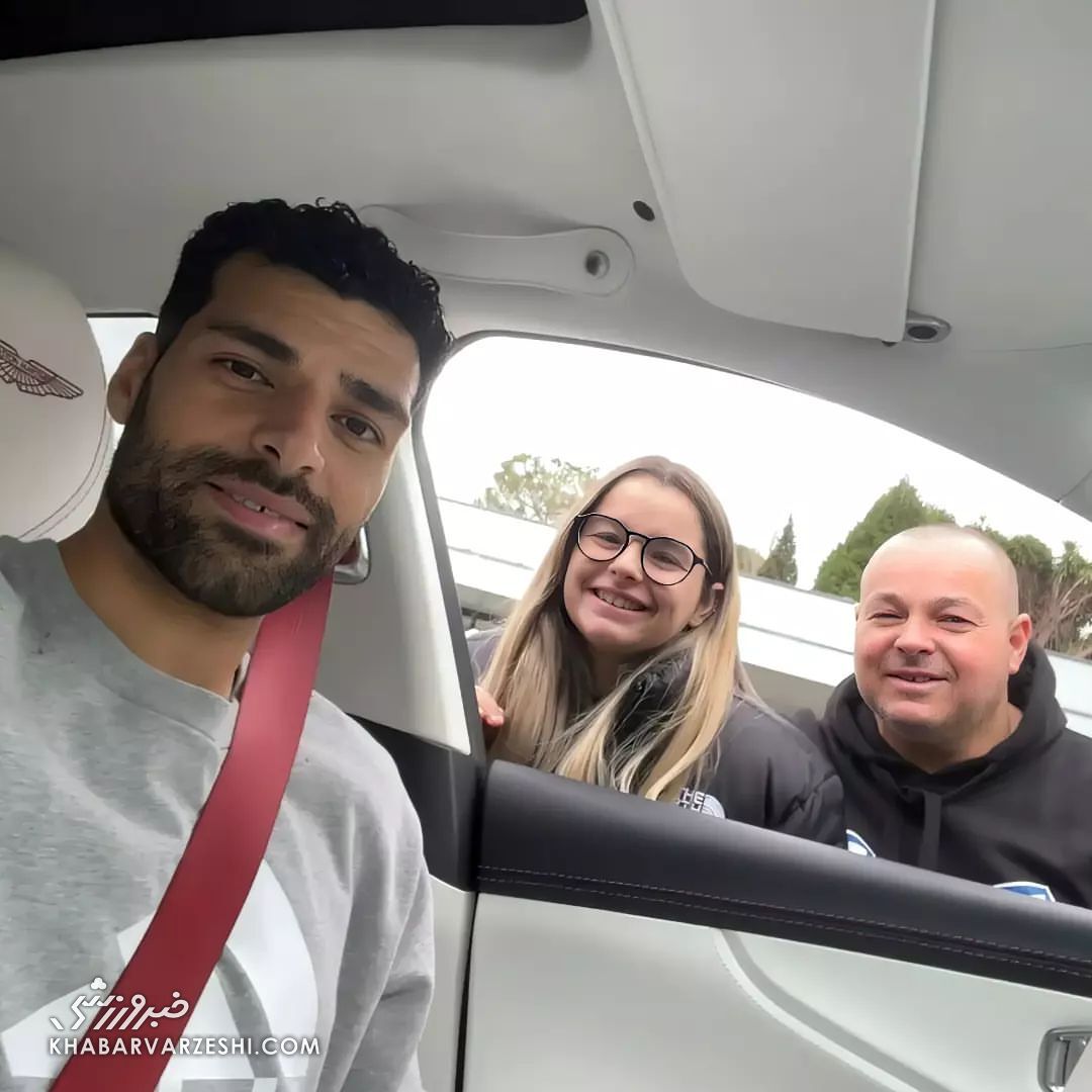 سلفی مهدی طارمی با یک دختر هوادار