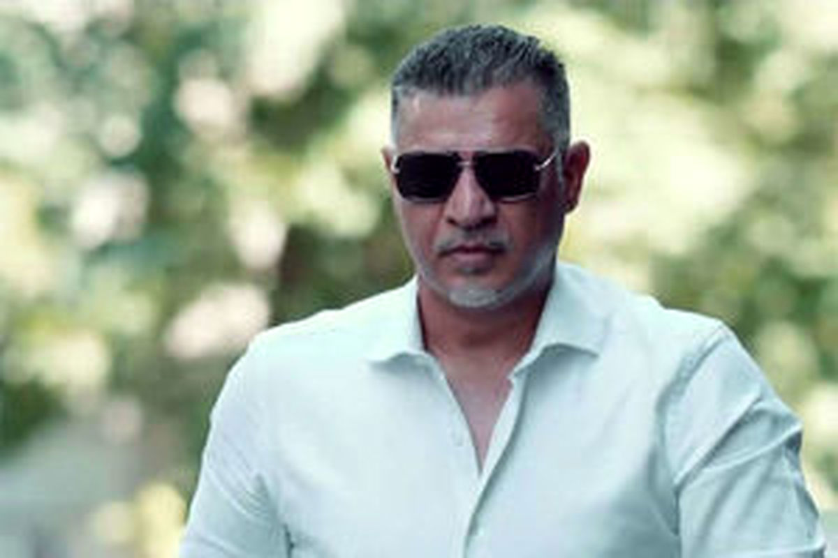 علی دایی در محاصره نیروهای امنیتی/ تصویر