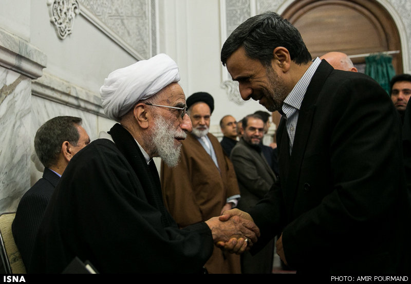 احوال پرسی احمدی نژاد و آیت الله جنتی/ عکس