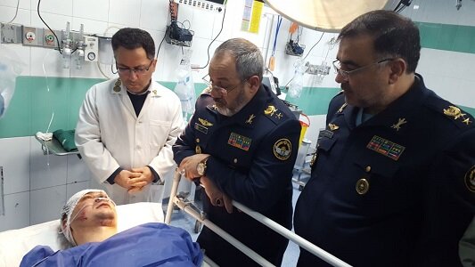 عیادت فرمانده ارتش از تنها بازمانده حادثه هواپیمای ۷۰۷ عیادت فرمانده ارتش از تنها بازمانده حادثه هواپیمای ۷۰۷ +عکس