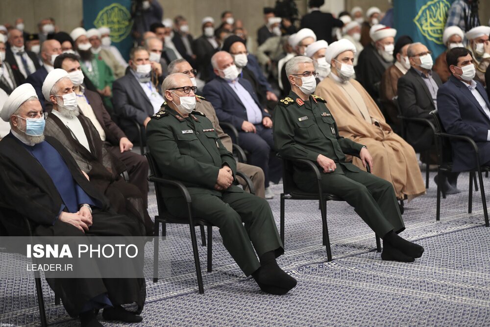 تصاویر: دیدار جمعی از مردم، مسئولان و مهمانان کنفرانس وحدت اسلامی با مقام معظم رهبری تصاویر: دیدار جمعی از مردم، مسئولان و مهمانان کنفرانس وحدت اسلامی با مقام معظم رهبری