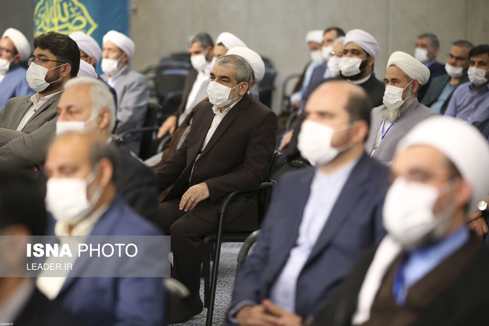 تصاویر: دیدار جمعی از مردم، مسئولان و مهمانان کنفرانس وحدت اسلامی با مقام معظم رهبری تصاویر: دیدار جمعی از مردم، مسئولان و مهمانان کنفرانس وحدت اسلامی با مقام معظم رهبری