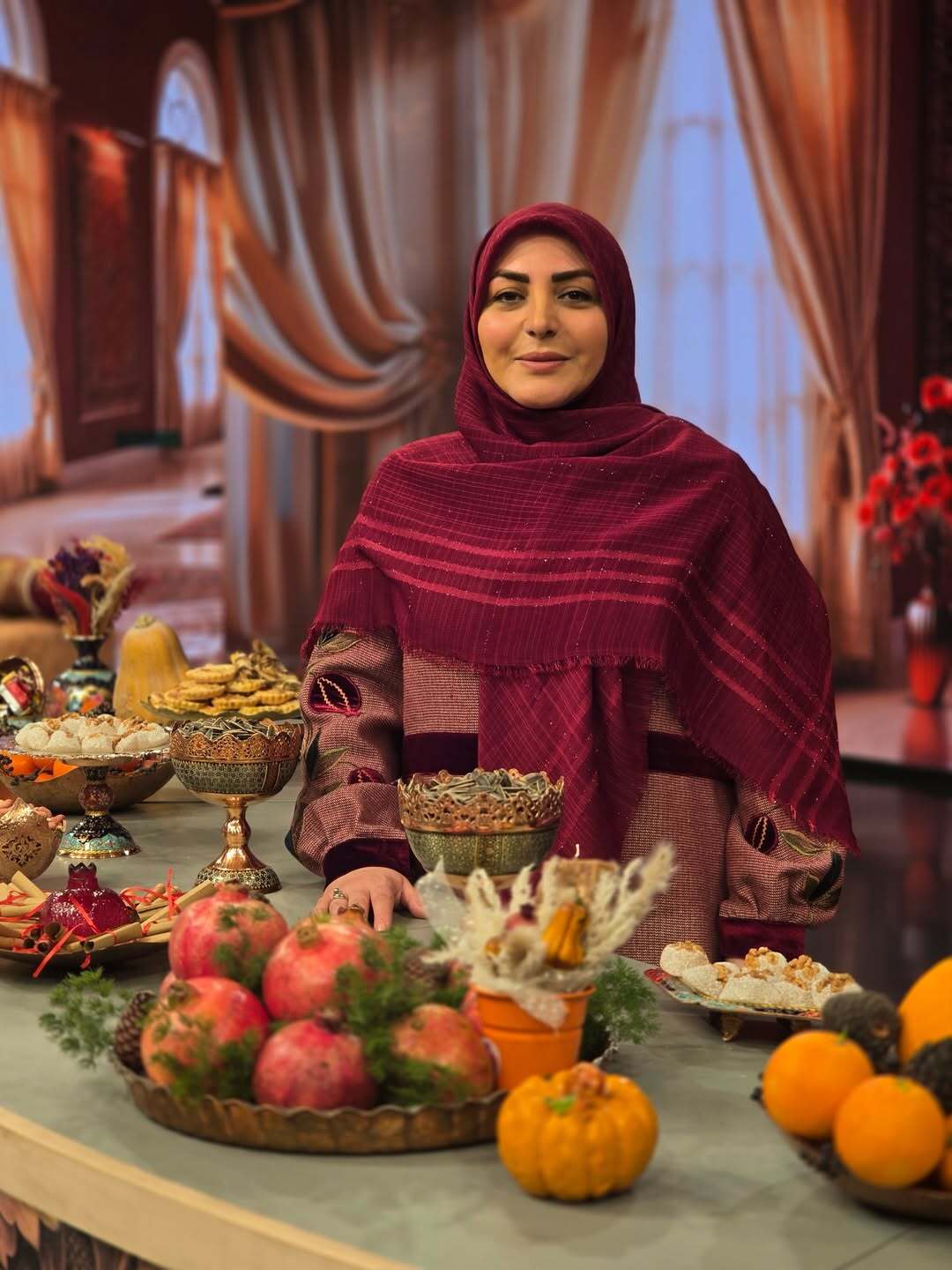 عکس| تیپ یلدایی المیرا شریفی‌مقدم در تلویزیون جلب توجه کرد