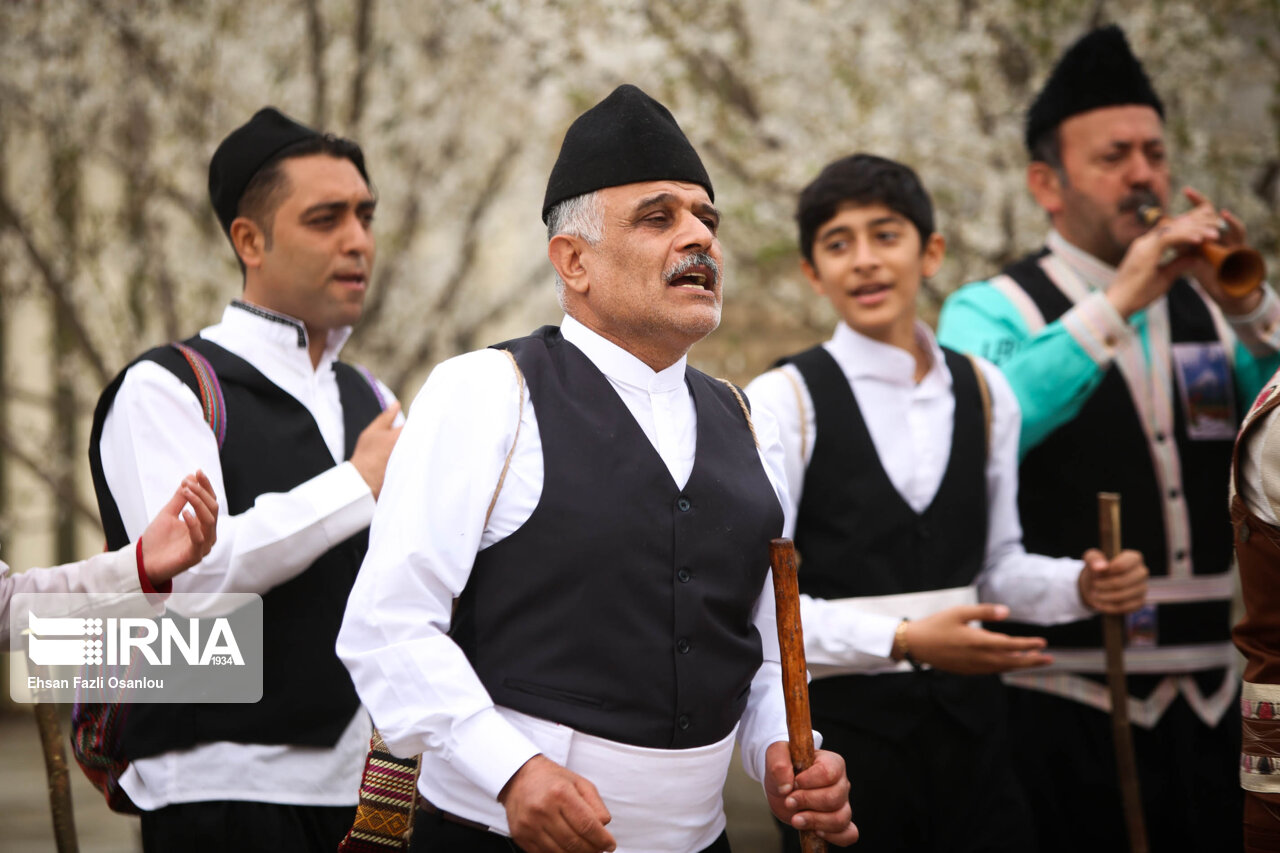 تصاویر: نوروز خوانی؛ سنت کهن مردم مازندران تصاویر: نوروز خوانی؛ سنت کهن مردم مازندران