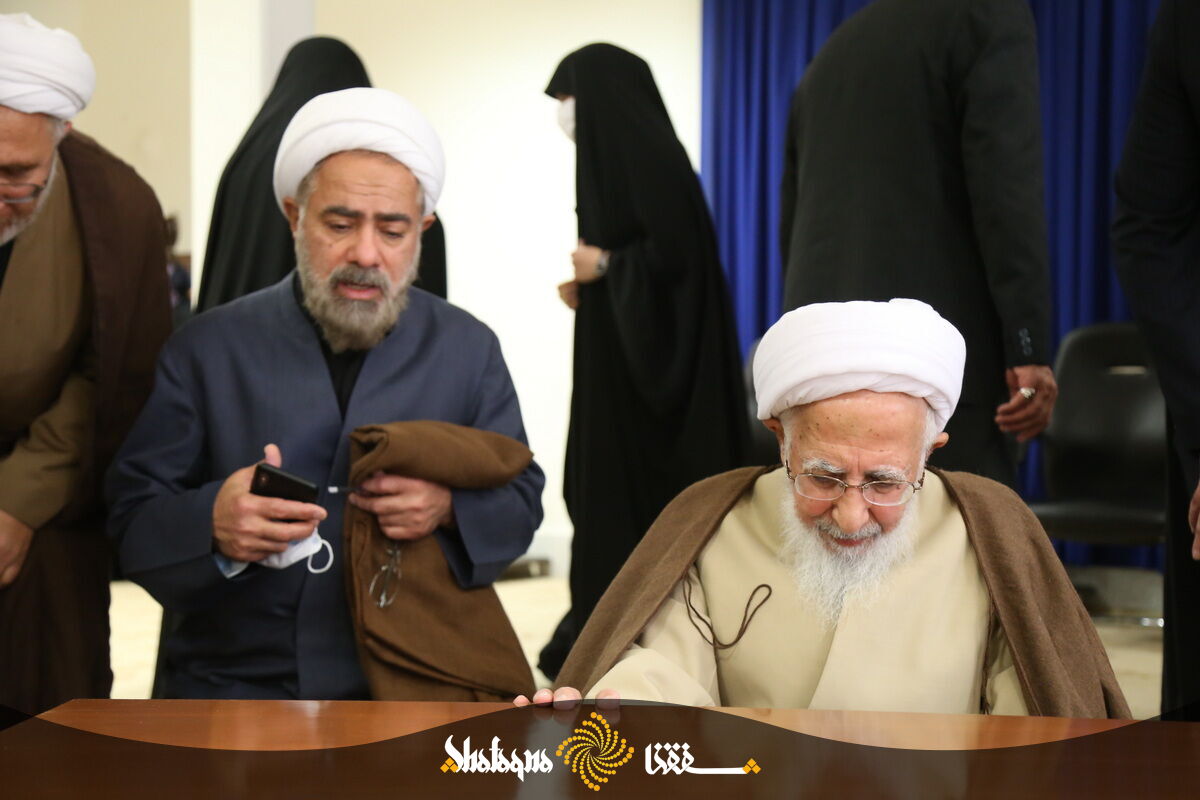 تصاویر: مراسم تشییع همسر آیت الله جوادی آملی تصاویر: مراسم تشییع همسر آیت الله جوادی آملی