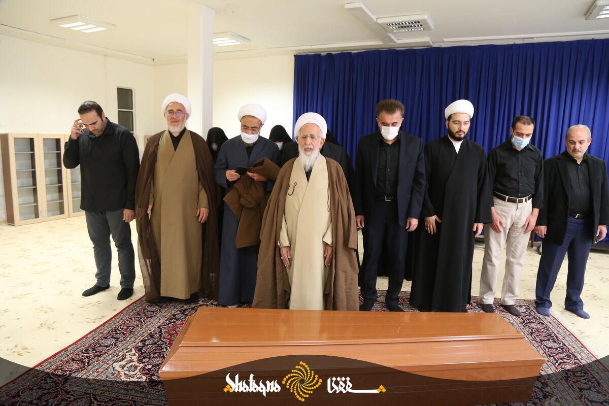 تصاویر: مراسم تشییع همسر آیت الله جوادی آملی تصاویر: مراسم تشییع همسر آیت الله جوادی آملی