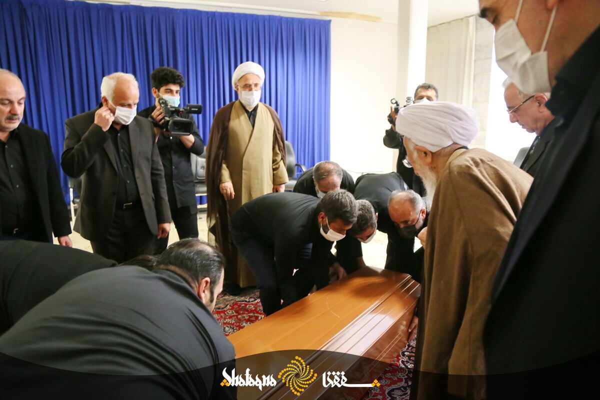 تصاویر: مراسم تشییع همسر آیت الله جوادی آملی تصاویر: مراسم تشییع همسر آیت الله جوادی آملی