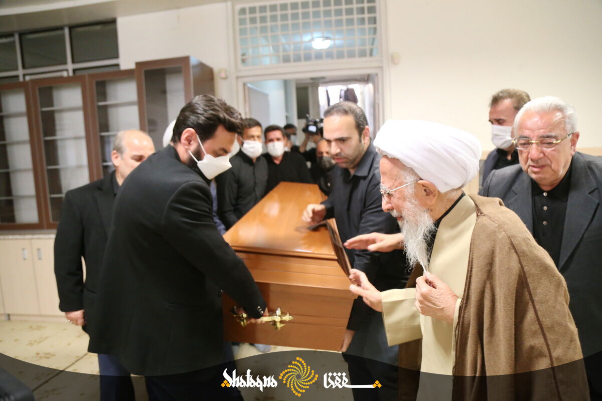 تصاویر: مراسم تشییع همسر آیت الله جوادی آملی تصاویر: مراسم تشییع همسر آیت الله جوادی آملی