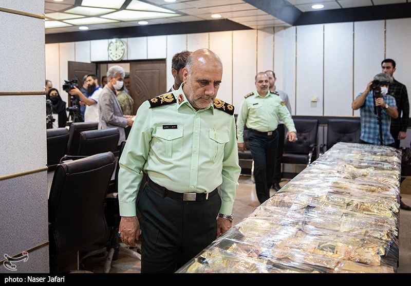 تصاویر: دستگیری سارقان صندوق امانات بانک ملی تصاویر: دستگیری سارقان صندوق امانات بانک ملی