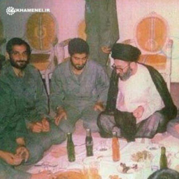 تصویری از شهید باکری و شهید سلیمانی در کنار رهبر انقلاب‌