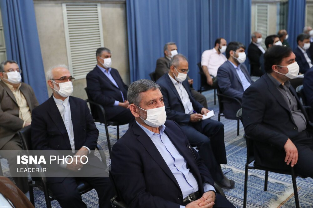تصاویر: دیدار جمعی از مردم، مسئولان و مهمانان کنفرانس وحدت اسلامی با مقام معظم رهبری