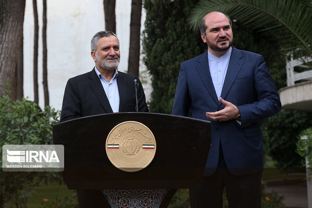 (تصاویر) انگشتر معاون اجرایی رئیسی سوژه شد!