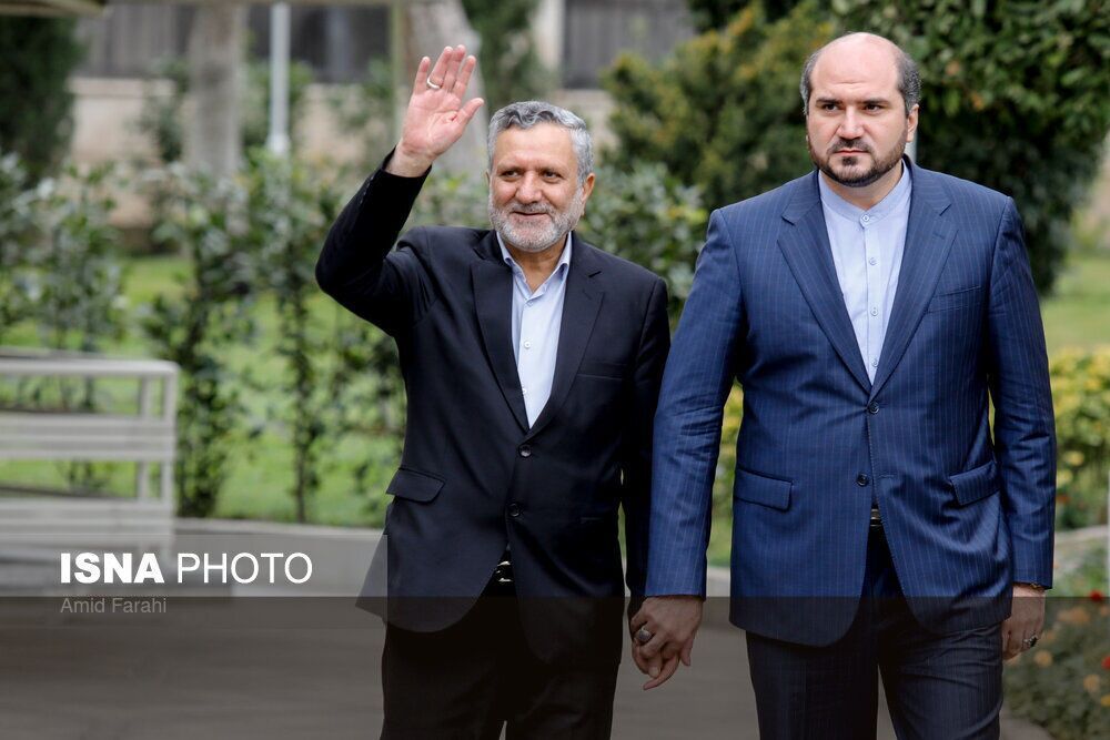 (تصاویر) انگشتر معاون اجرایی رئیسی سوژه شد!