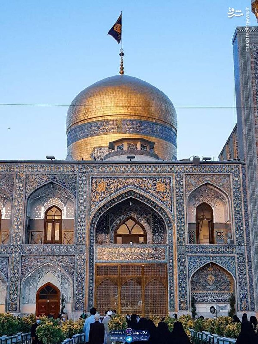عکس: پرچم سیاه بر فراز گنبد حرم مطهر امام رضا(ع)