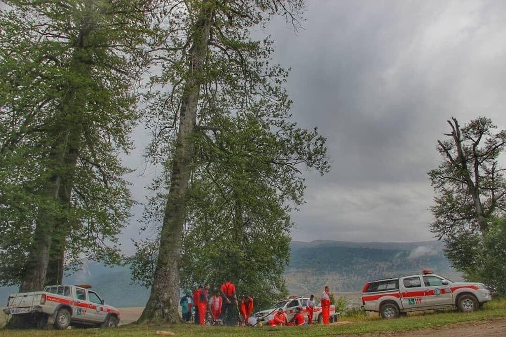 ماجرای گم شدن سها رضانژاد در ارتفاعات گلستان گروه هلال احمر برای جستجوی سها رضانژاد در ارتفاعات گلستان