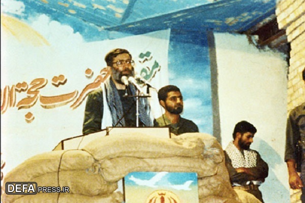 عکس/ رهبر معظم انقلاب در کنار شهید «سلیمانی» (19) عکس/ رهبر معظم انقلاب در کنار شهید «سلیمانی» (19)