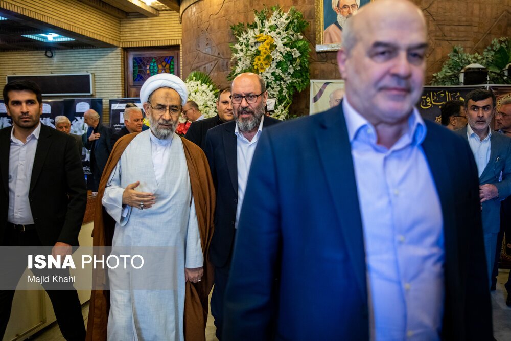 تصاویر: مراسم ختم مرحوم «پرویز داوودی»، معاون اول دولت اول احمدینژاد تصاویر: مراسم ختم مرحوم «پرویز داوودی»، معاون اول دولت اول احمدینژاد