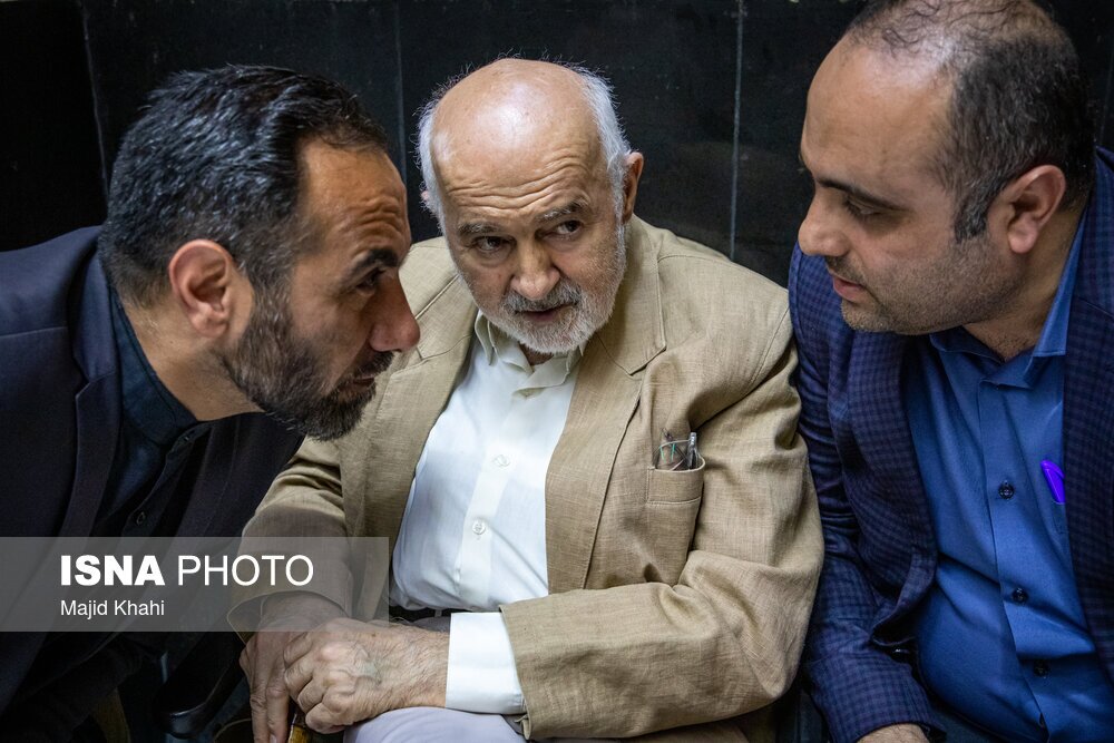 تصاویر: مراسم ختم مرحوم «پرویز داوودی»، معاون اول دولت اول احمدینژاد تصاویر: مراسم ختم مرحوم «پرویز داوودی»، معاون اول دولت اول احمدینژاد