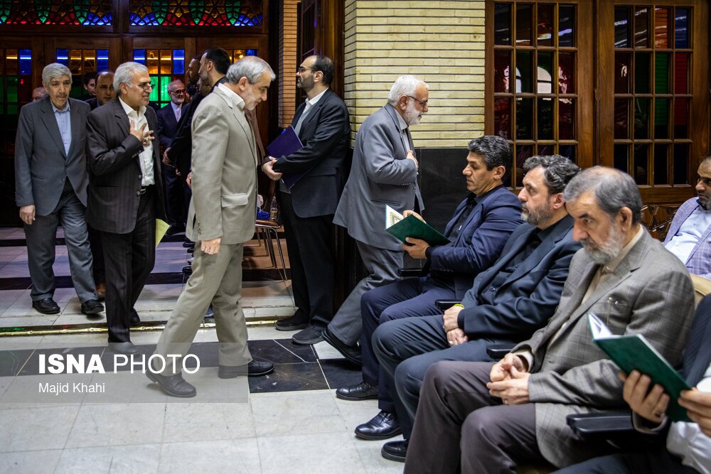 تصاویر: مراسم ختم مرحوم «پرویز داوودی»، معاون اول دولت اول احمدینژاد تصاویر: مراسم ختم مرحوم «پرویز داوودی»، معاون اول دولت اول احمدینژاد