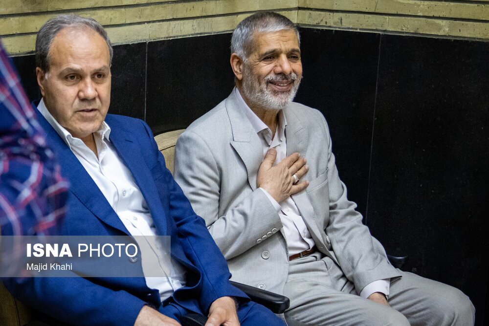 تصاویر: مراسم ختم مرحوم «پرویز داوودی»، معاون اول دولت اول احمدینژاد تصاویر: مراسم ختم مرحوم «پرویز داوودی»، معاون اول دولت اول احمدینژاد