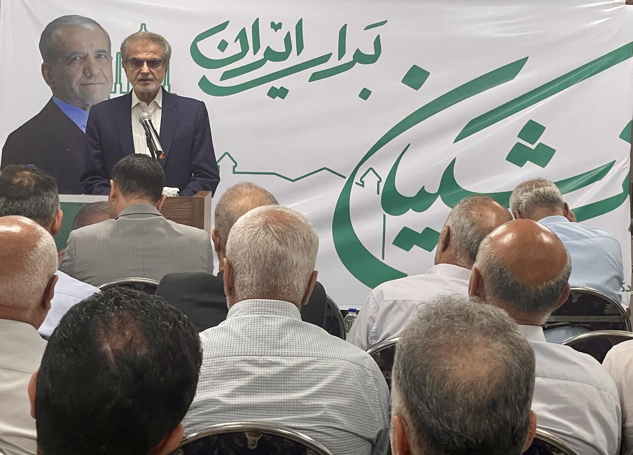 عدم حضور مردم در صحنه انتخابات پدیده شوم رانت را رقم می زند