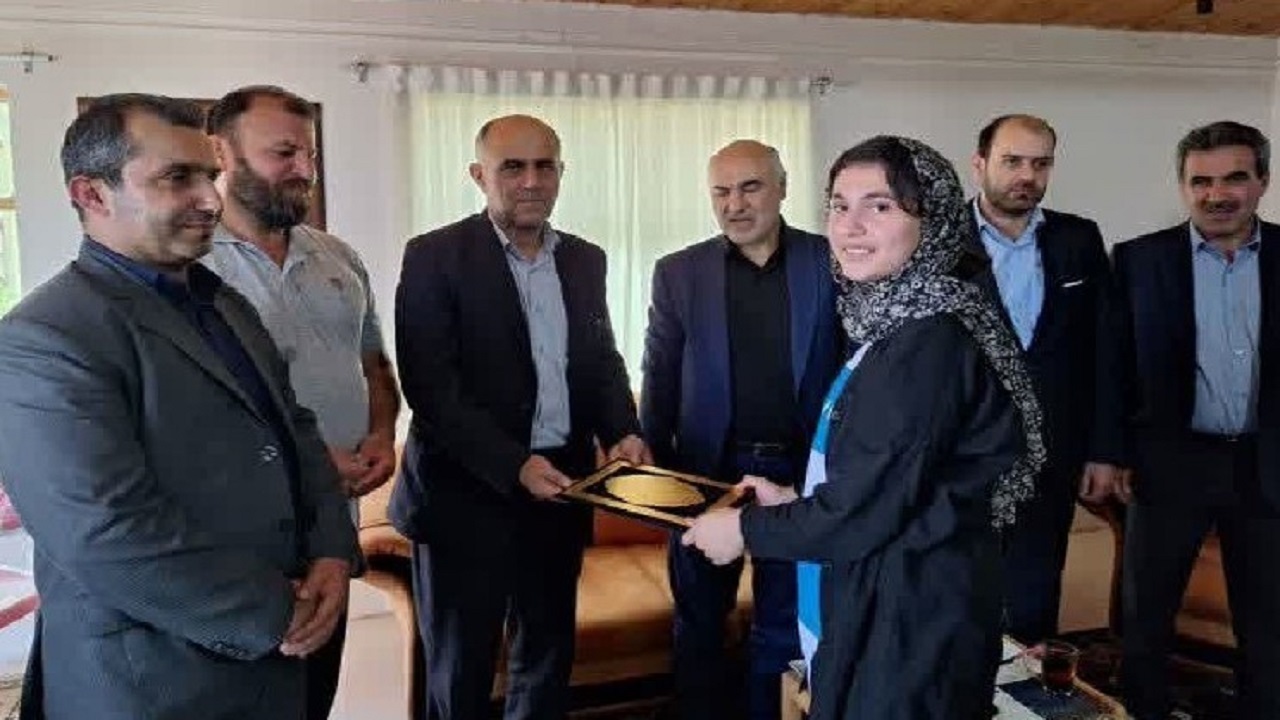 ماجرای یک تجلیل پرحاشیه در کلاردشت + تصویر