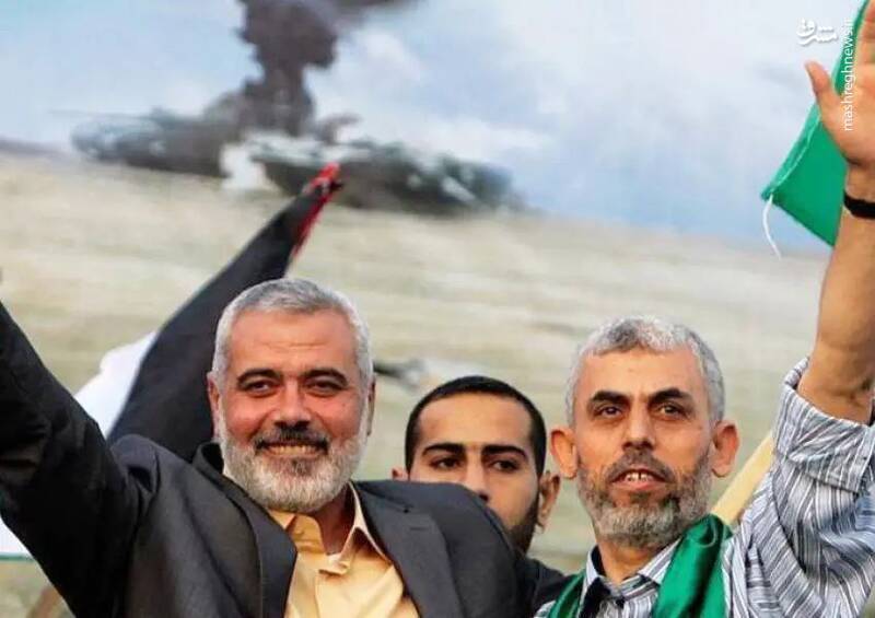 دو عکس از لحظه آزادی یحیی سنوار در سال ۲۰۱۱ دو عکس از لحظه آزادی یحیی سنوار در سال ۲۰۱۱