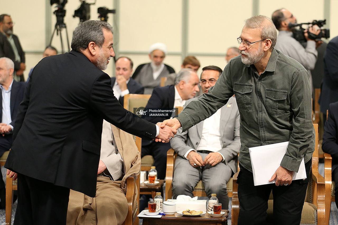 عکس/ علی لاریجانی و عراقچی در دیدار با رهبر معظم انقلاب عکس/ علی لاریجانی و عراقچی در دیدار با رهبر معظم انقلاب