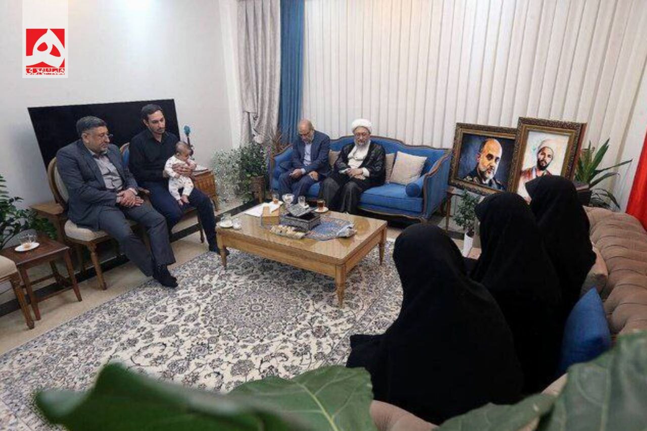 عکس: حضور آملی لاریجانی در منزل سردار شهید، رشید