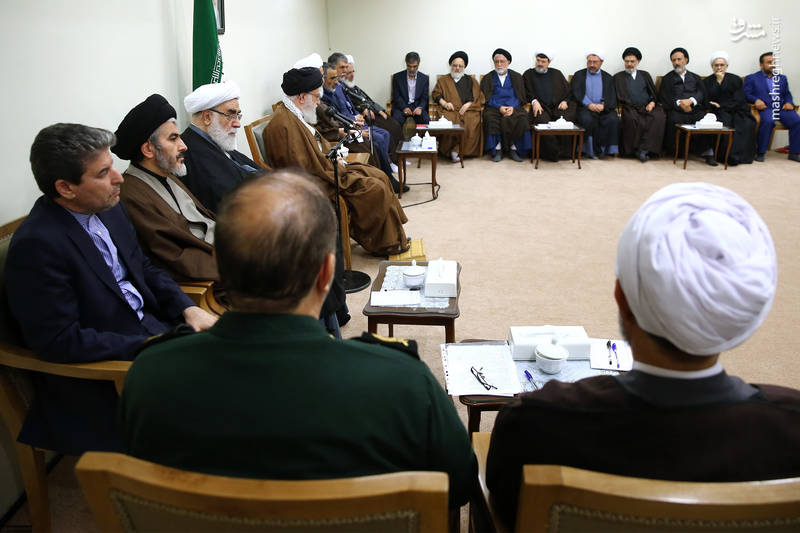  دیدار دست‌اندرکاران کنگره آیت‌الله مصطفی خمینی با رهبر انقلاب