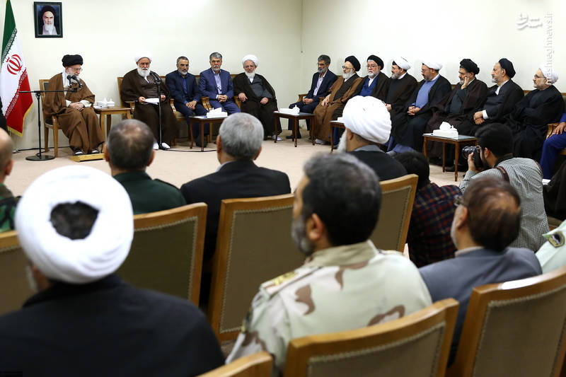  دیدار دست‌اندرکاران کنگره آیت‌الله مصطفی خمینی با رهبر انقلاب
