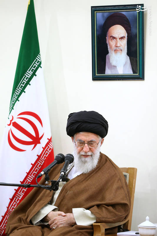  دیدار دست‌اندرکاران کنگره آیت‌الله مصطفی خمینی با رهبر انقلاب