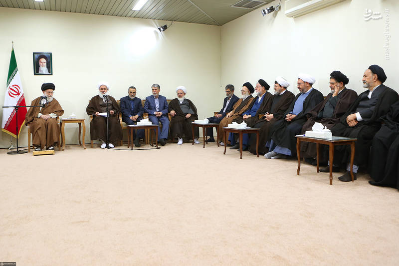  دیدار دست‌اندرکاران کنگره آیت‌الله مصطفی خمینی با رهبر انقلاب