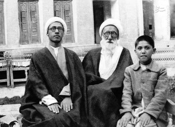 آیت الله حائری شیرازی در سنین نوجوانی در کنار پدر