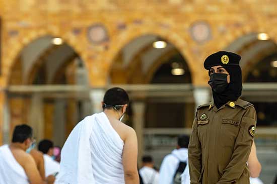 اولین حضور پلیس زن در مسجد مکه اولین حضور پلیس زن در مسجد مکه