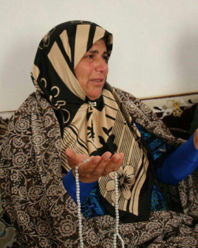 ‏اشک شوق مادر حسن یزدانی بعد از پیروزی فرزندش/ عکس
