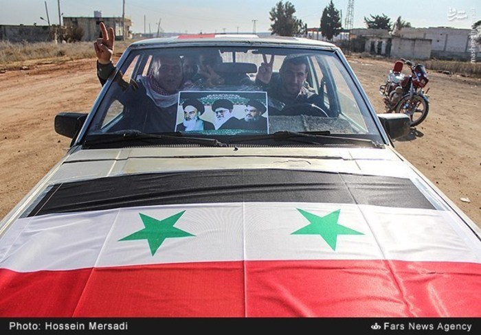 تصویر امام خمینی و رهبر انقلاب بر خودروی رزمندگان سوری/عکس