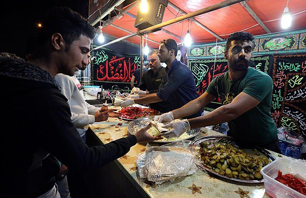 (تصاویر) عبور شبانه زائران از مرز شلمچه