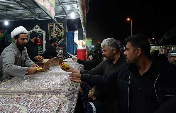 (تصاویر) عبور شبانه زائران از مرز شلمچه