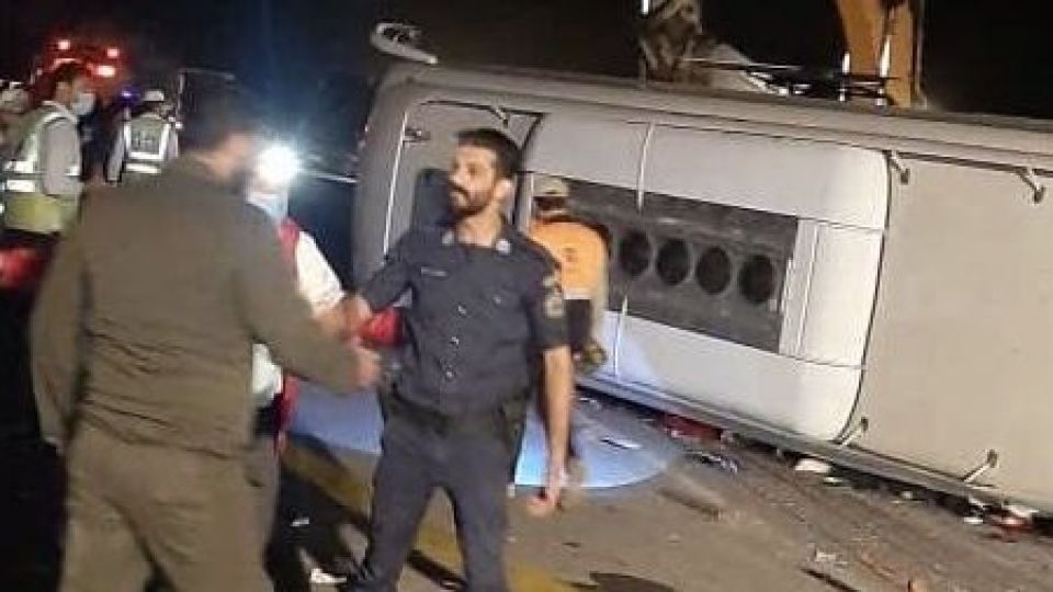 واژگونی اتوبوس در جاده هراز / ۳ نفر کشته شدند، ۳۳ نفر مجروح واژگونی اتوبوس در جاده هراز / ۳ نفر کشته شدند، ۳۳ نفر مجروح