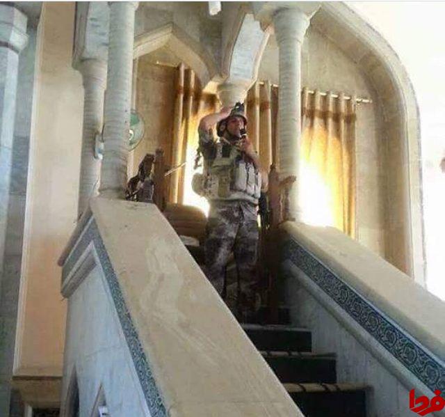 عکس/ اذان گفتن سرباز عراقی در مسجد فلوجه