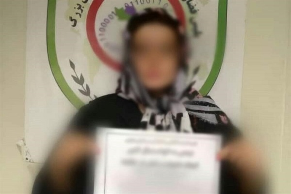 بازداشت خانم جوانی که به شمالیها توهین و فحاشی کرده بود بازداشت خانم جوانی که به شمالیها توهین و فحاشی کرده بود