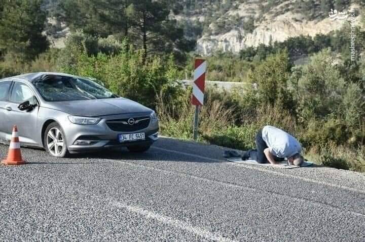 عکس/ نماز شکر بعد از تصادف 
