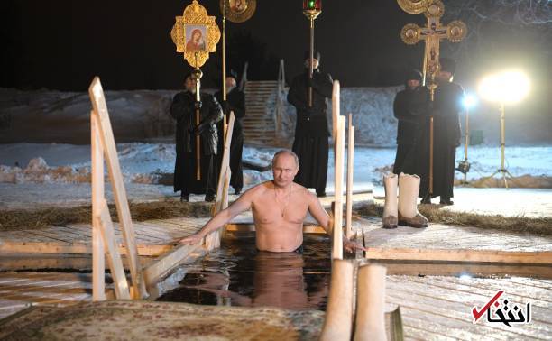 عکس/ غسل تعمید ولادیمیر پوتین در آب یخ‌زده