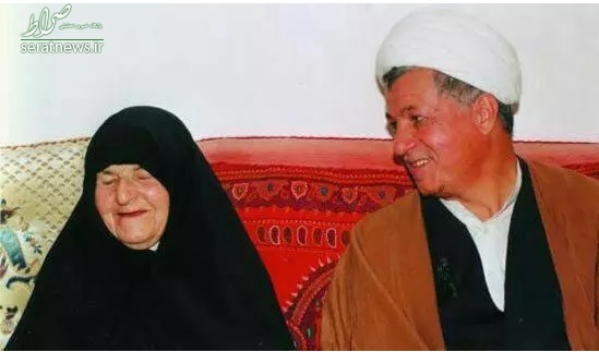 تصویری از مرحوم هاشمی در کنار مادرش