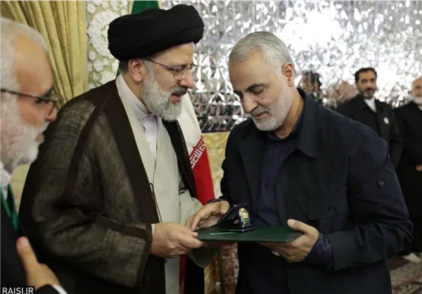 سردار سلیمانی خادم حرم امام رضا (ع) شد +عکس سردار سلیمانی خادم حرم امام رضا (ع) شد +عکس