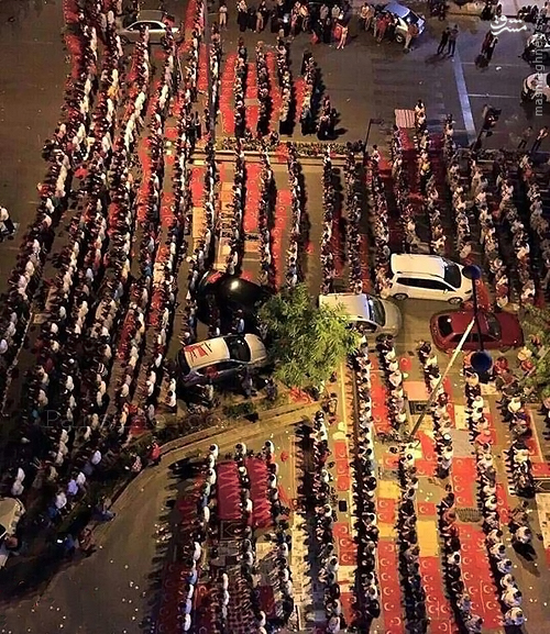 نماز مردم استانبول بعد ازشکست  کودتا